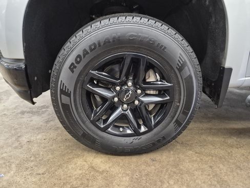 Used 2019 Chevrolet Silverado 1500 LT Trail Boss AWD/4WD image 11