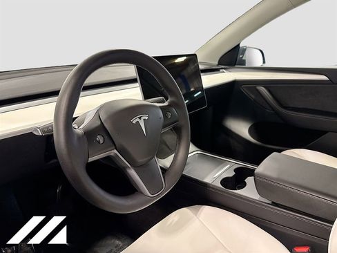 Used 2023 Tesla Model Y Long Range image 9
