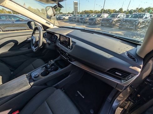 Used 2024 Nissan Rogue SV image 28