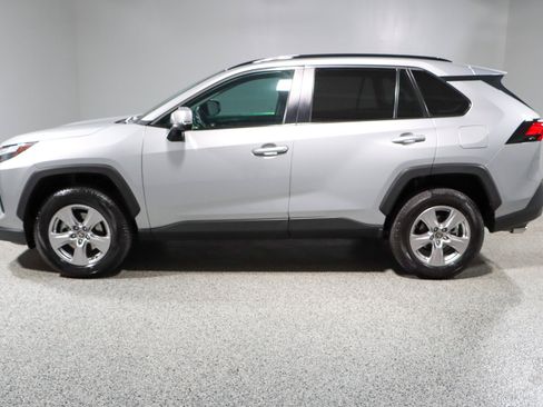 Used 2022 Toyota RAV4 XLE FWD image 10