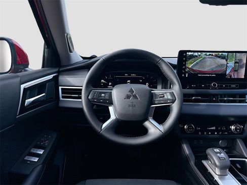 New 2025 Mitsubishi Outlander SE image 24