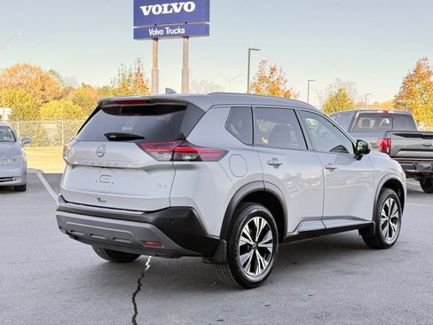 Used 2022 Nissan Rogue SV w/ SV Premium Package FWD image 10