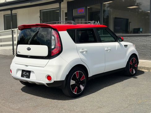Used 2018 Kia Soul + FWD image 5