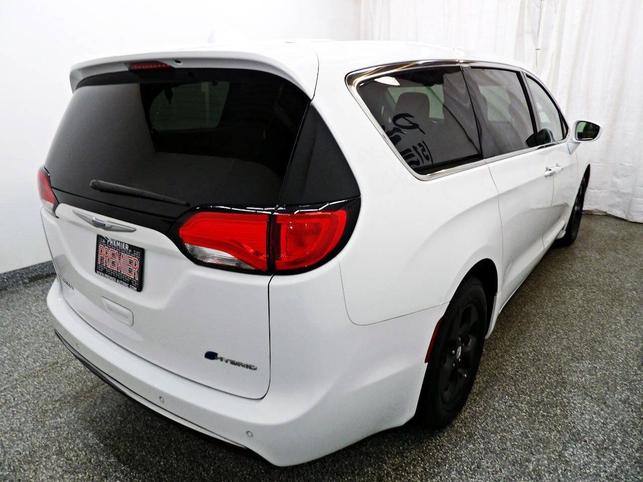 Used 2019 Chrysler Pacifica Touring Plus FWD image 6