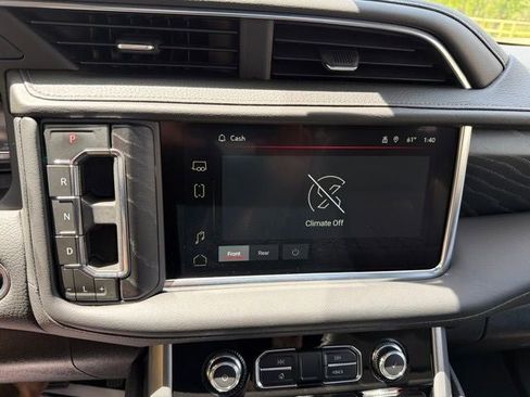 Used 2024 GMC Yukon Denali AWD/4WD image 11