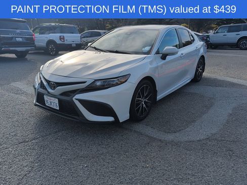 Used 2023 Toyota Camry SE FWD image 3