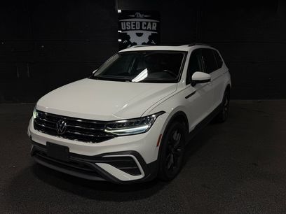Used 2022 Volkswagen Tiguan SE w/ Panoramic Sunroof Package