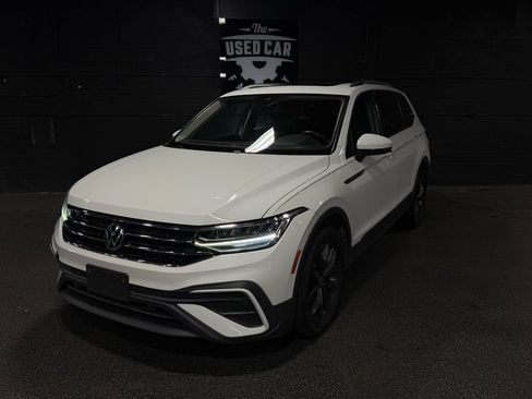 Used 2022 Volkswagen Tiguan SE w/ Panoramic Sunroof Package FWD image 1