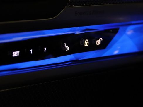 Used 2023 BMW 760i xDrive image 62