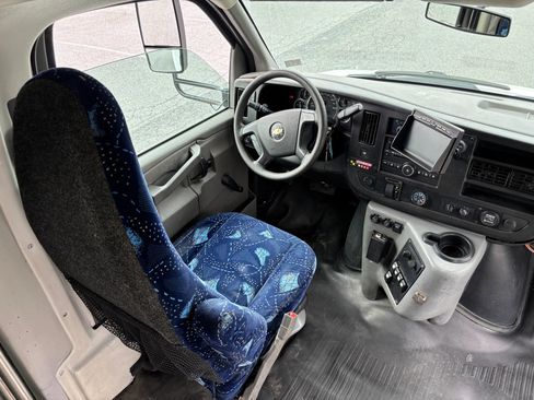 Used 2015 Chevrolet Express 4500 w/ Shuttle Bus Package image 29