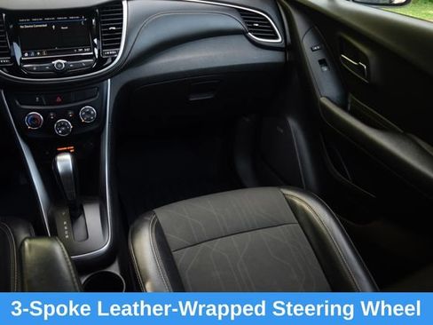 Used 2019 Chevrolet Trax LT w/ Sun & Sound Package AWD/4WD image 13