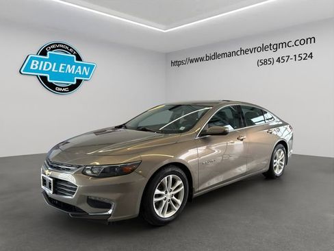 Used 2017 Chevrolet Malibu LT image 3