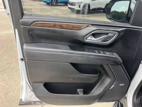 Used 2023 Chevrolet Suburban Premier AWD/4WD image 11