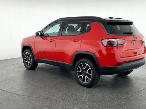 Used 2025 Jeep Compass Trailhawk image 6