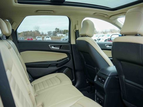 Used 2022 Ford Edge SEL w/ Convenience Package image 22