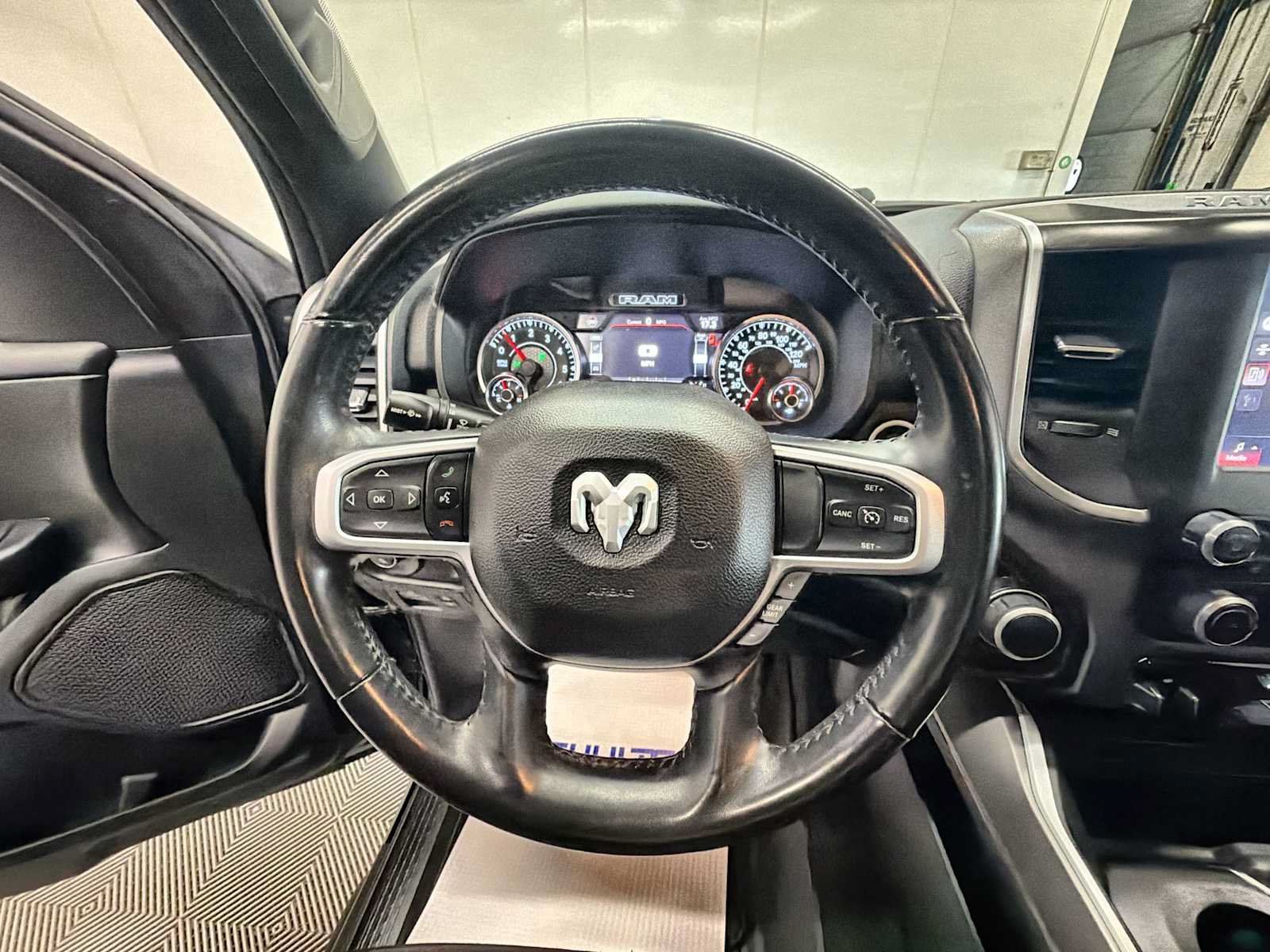 Used 2022 RAM 1500 Big Horn AWD/4WD image 11