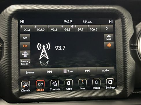 Used 2022 Jeep Wrangler Unlimited Sahara w/ Cold Weather Group AWD/4WD image 32