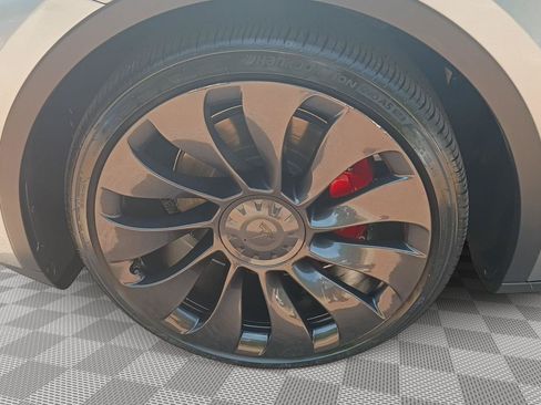 Used 2025 Tesla Model Y Performance AWD/4WD image 9