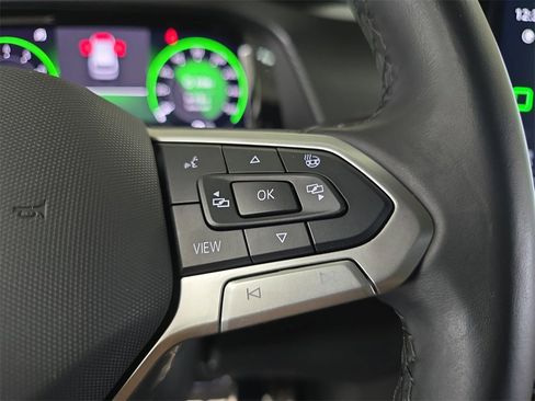 Used 2025 Volkswagen Atlas Cross Sport SEL R-Line image 21