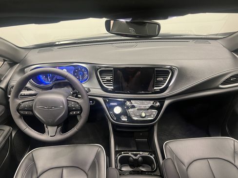 New 2026 Chrysler Pacifica Limited w/ S Appearance Package image 12