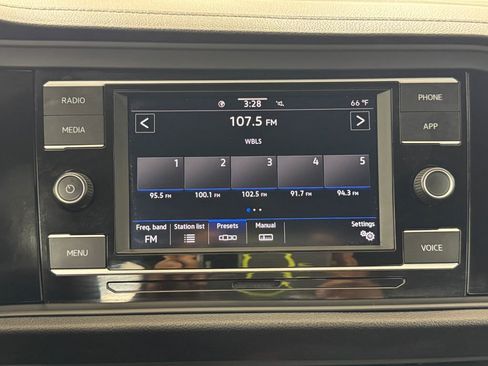 Used 2023 Volkswagen Jetta Sport image 19