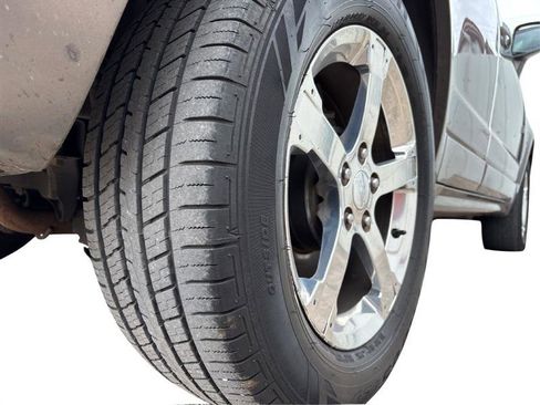 Used 2012 Chevrolet Captiva Sport LT image 23