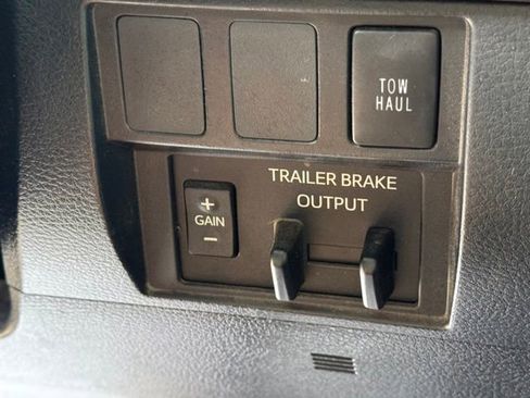 Used 2020 Toyota Tundra SR5 w/ SR5 Leather Package AWD/4WD image 19