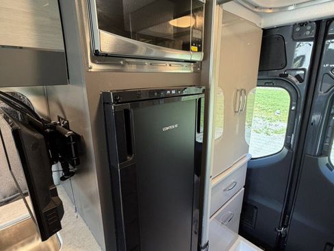 Used 2022 Mercedes-Benz Sprinter 2500 image 56