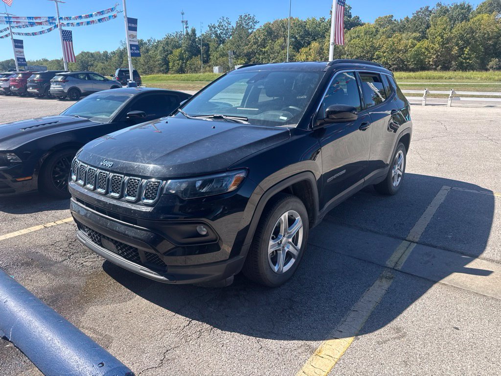 Used 2024 Jeep Compass Latitude AWD/4WD image 1