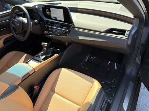 Used 2025 Lexus ES 300h w/ Premium Package FWD image 13
