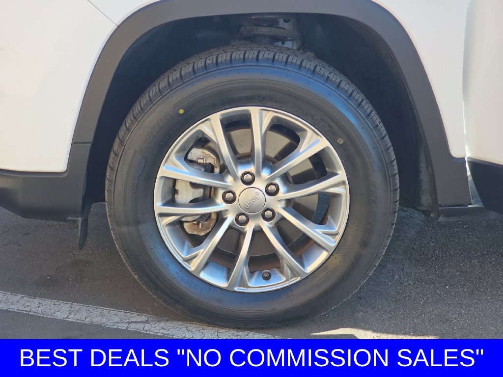 Used 2021 Jeep Cherokee Latitude Lux w/ Comfort/Convenience Group AWD/4WD image 35