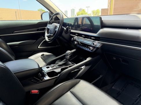 Used 2023 Kia Telluride LX FWD image 42