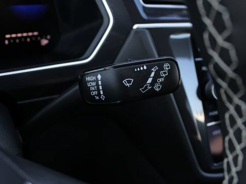 Used 2024 Volkswagen Tiguan SE AWD/4WD image 9