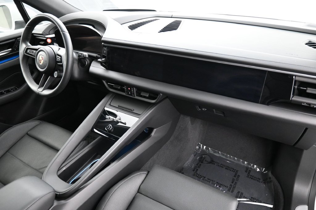 Certified 2024 Porsche Macan 4 Electric AWD/4WD image 30