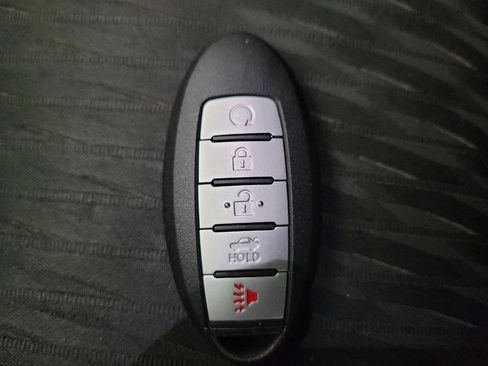 Used 2019 Nissan Rogue SV FWD image 32