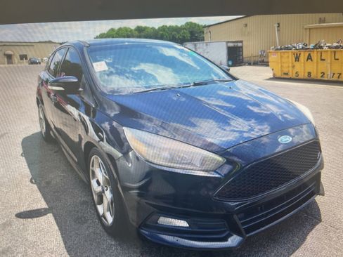 Used 2016 Ford Focus ST FWD image 6
