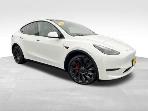 Used 2023 Tesla Model Y Performance image 1