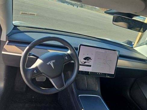 Used 2021 Tesla Model 3 Standard Range Plus image 3