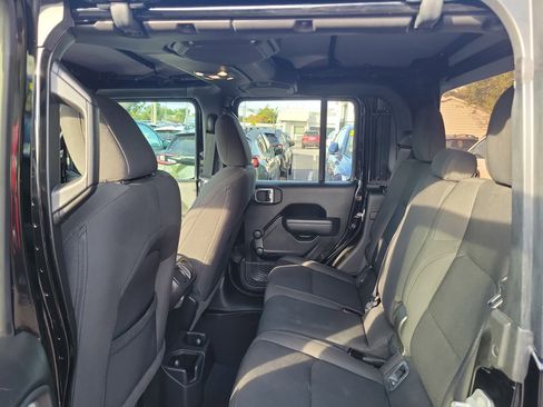 Used 2022 Jeep Gladiator Sport image 13