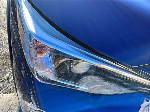 Used 2024 Subaru Crosstrek 2.0i Premium image 32