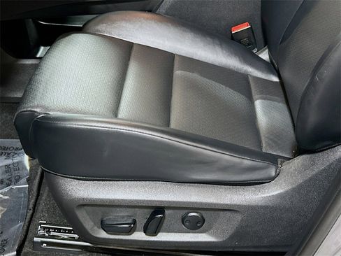 Used 2023 Nissan Rogue SV w/ SV Premium B Package image 16