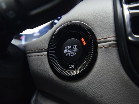 Used 2024 Jeep Compass Limited image 34