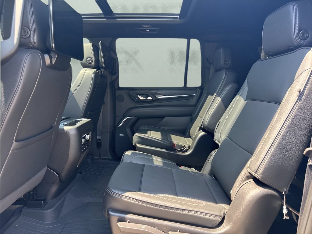 Used 2024 GMC Yukon XL Denali w/ Advanced Technology Package AWD/4WD image 10