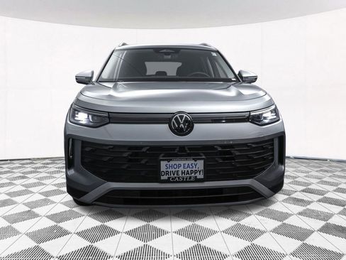 Used 2025 Volkswagen Tiguan SE image 31