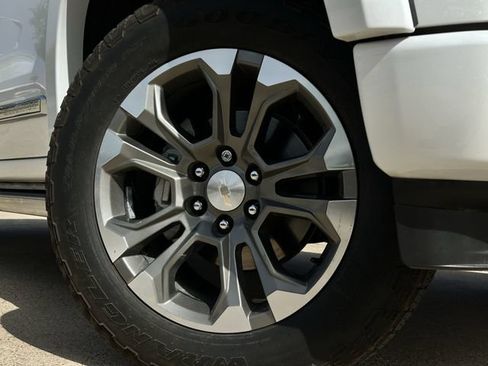 Used 2024 Chevrolet Silverado 1500 High Country AWD/4WD image 11