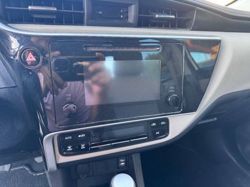 Used 2019 Toyota Corolla LE w/ Carpet Mat Package (TMS) FWD image 16