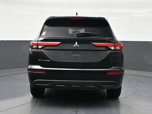 Used 2024 Mitsubishi Outlander ES FWD image 4