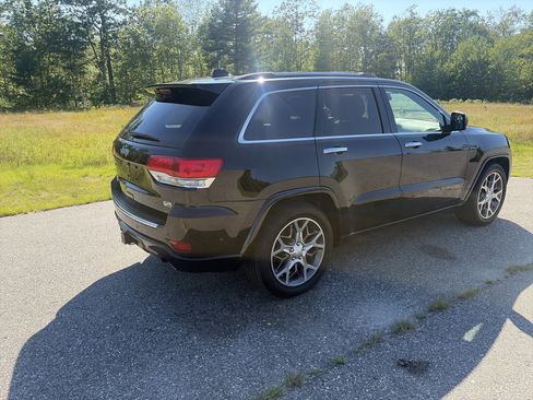Used 2020 Jeep Grand Cherokee Overland AWD/4WD image 5