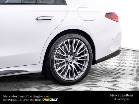 New 2026 Mercedes-Benz E 53 AMG e 4MATIC Sedan image 37