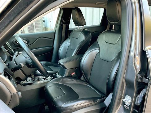 Used 2021 Jeep Cherokee Latitude Plus image 7